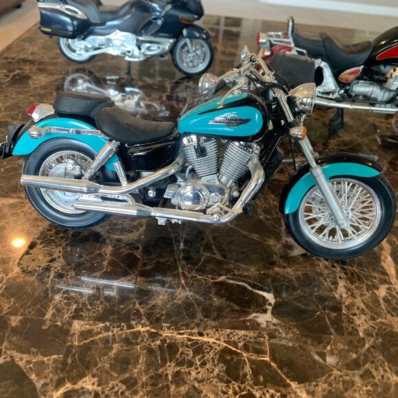 5 lot collectible die cast motorcycle models, Harley, BMW, Honda, Motto Guzzi - Picture 10 of 16